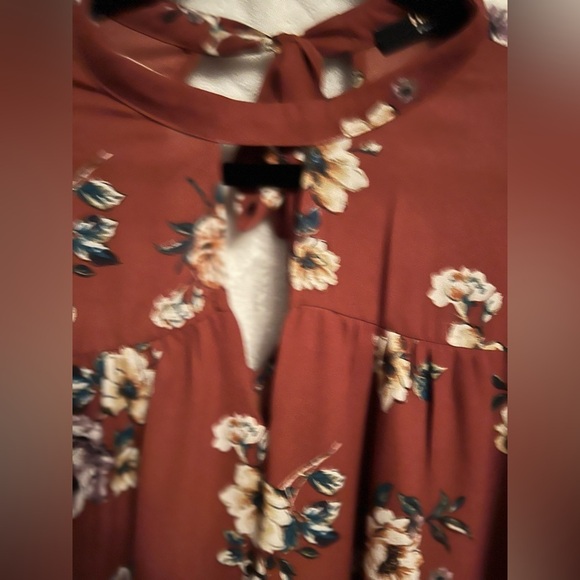 LIKE NEW 21 Contemporary Tie Back Floral Blouse - Picture 6 of 8